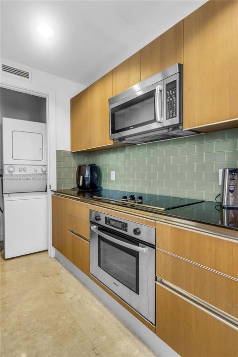 For Sale: $519,000 (1 beds, 1 baths, 963 Square Feet)