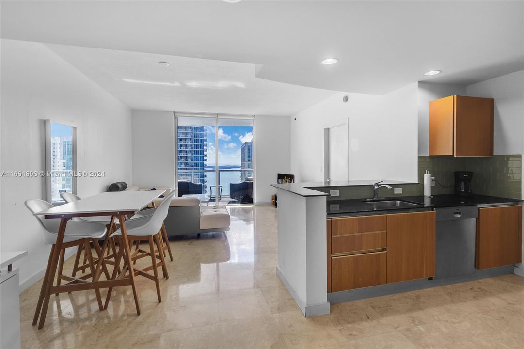 For Sale: $519,000 (1 beds, 1 baths, 963 Square Feet)