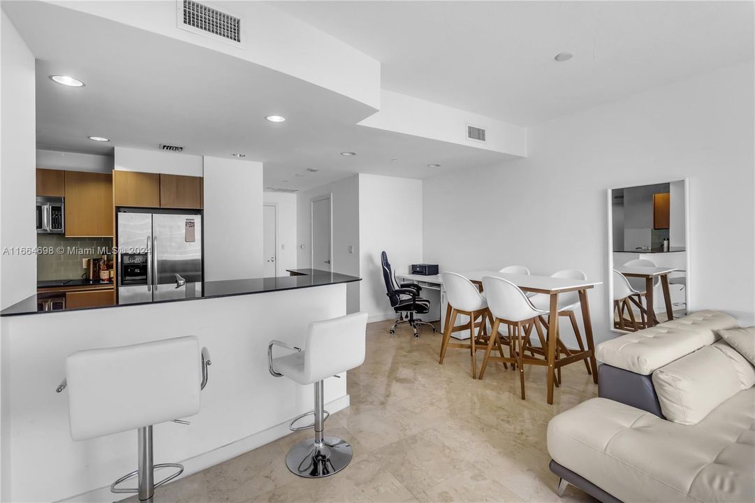 For Sale: $519,000 (1 beds, 1 baths, 963 Square Feet)