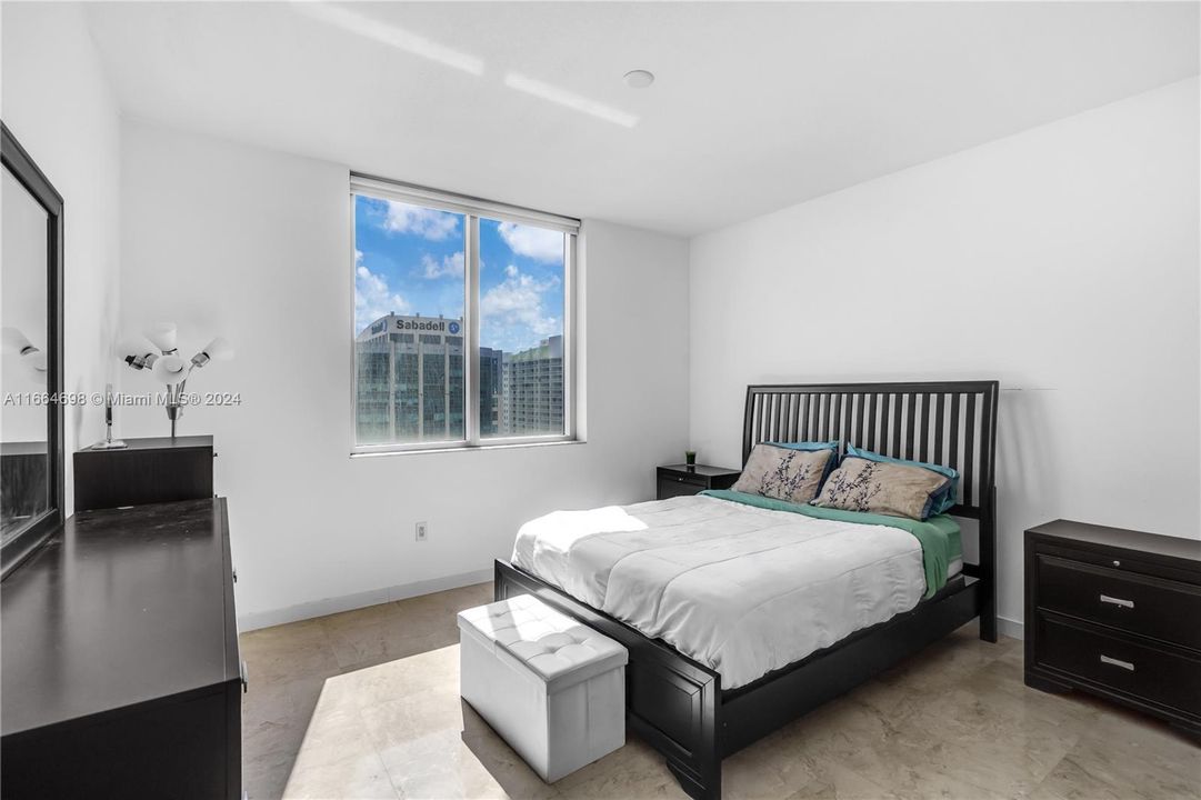 For Sale: $519,000 (1 beds, 1 baths, 963 Square Feet)