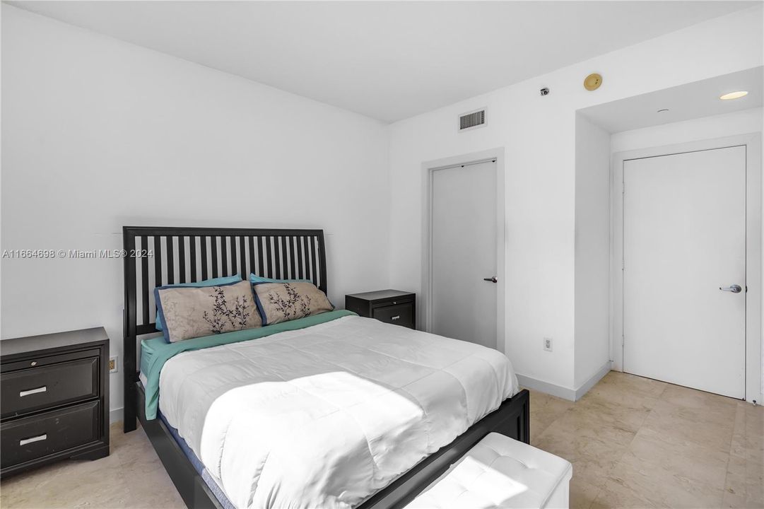 For Sale: $519,000 (1 beds, 1 baths, 963 Square Feet)