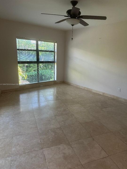 For Rent: $2,300 (1 beds, 1 baths, 823 Square Feet)