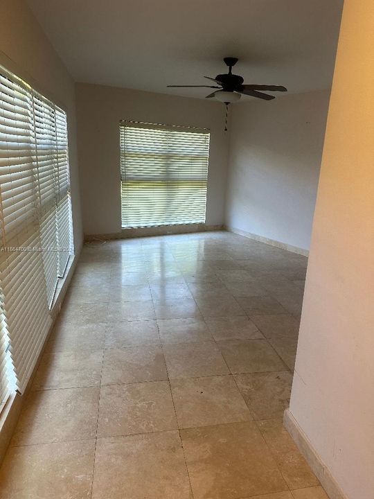 For Rent: $2,300 (1 beds, 1 baths, 823 Square Feet)