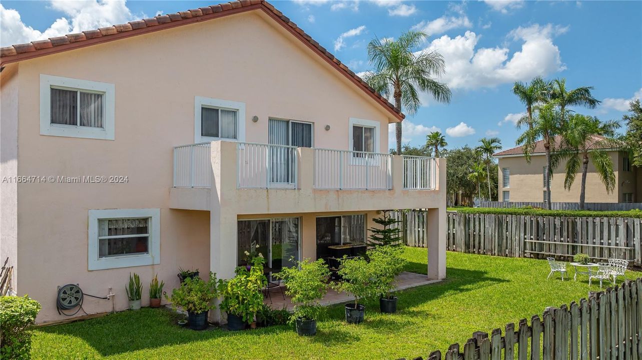 En Venta: $799,000 (4 camas, 2 baños, 2864 Pies cuadrados)