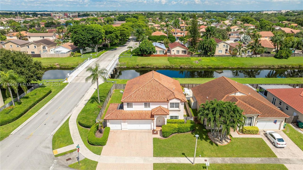 For Sale: $799,000 (4 beds, 2 baths, 2864 Square Feet)