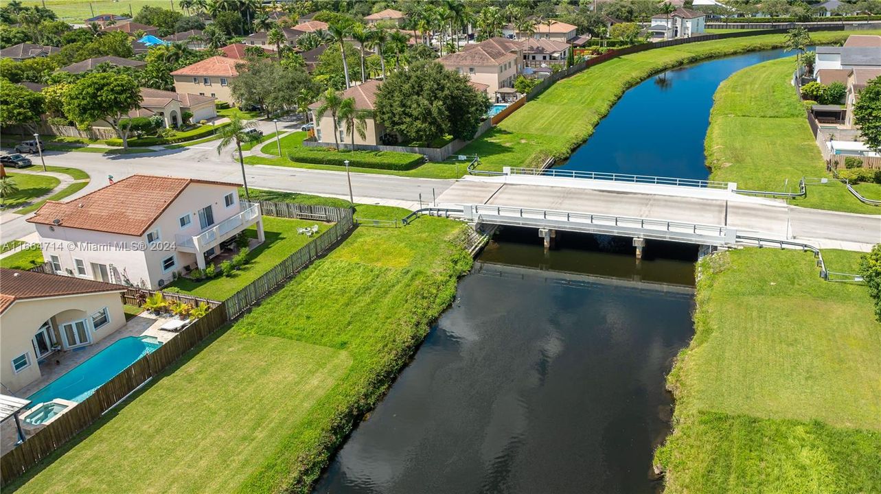 For Sale: $799,000 (4 beds, 2 baths, 2864 Square Feet)