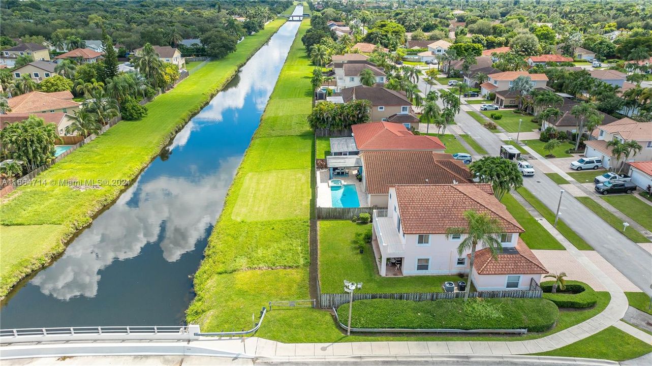 For Sale: $799,000 (4 beds, 2 baths, 2864 Square Feet)