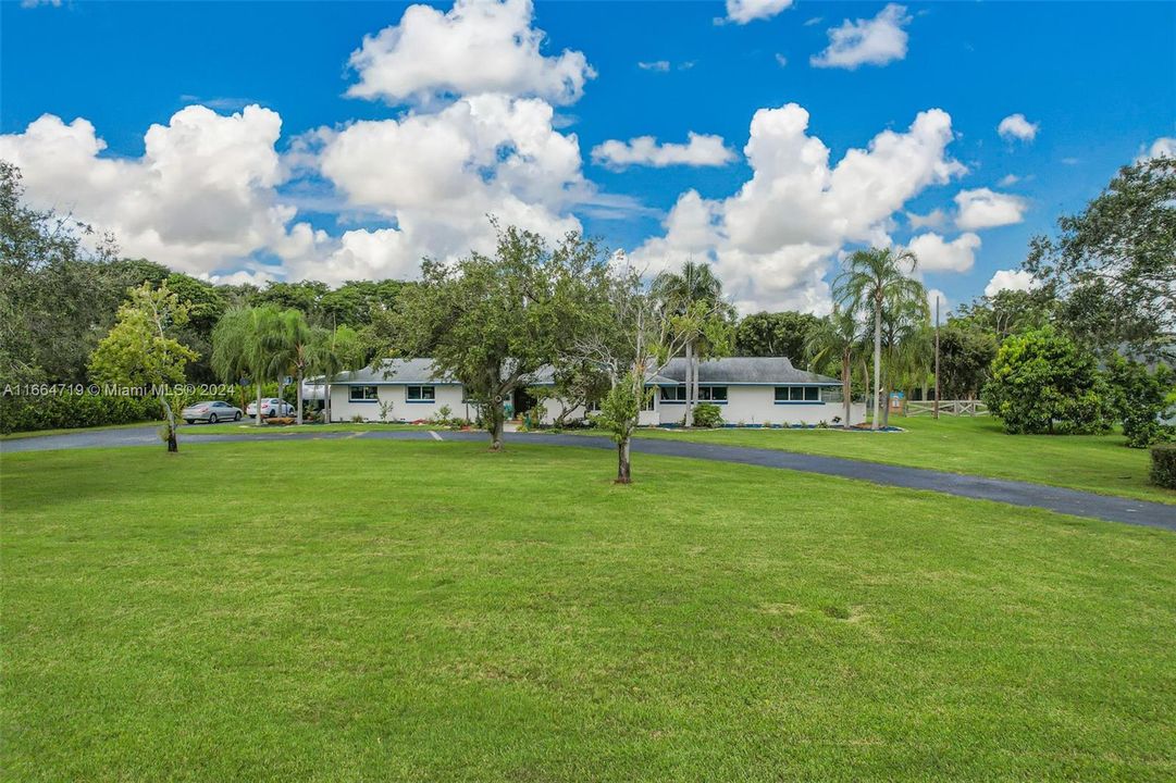 For Sale: $1,500,000 (4 beds, 3 baths, 2826 Square Feet)