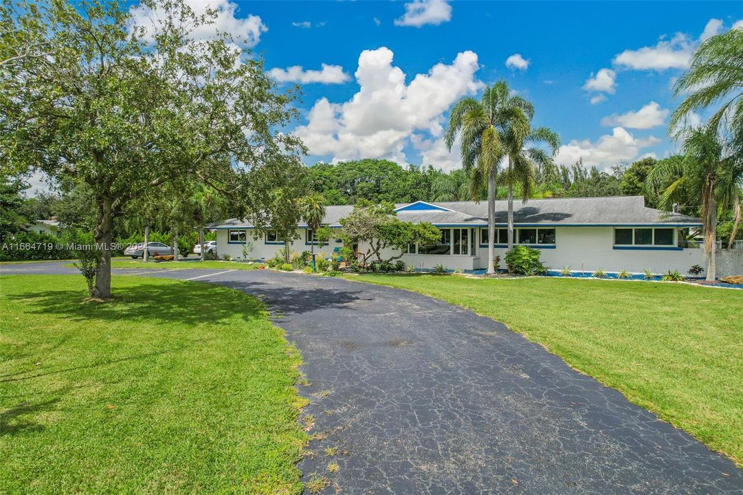 For Sale: $1,500,000 (4 beds, 3 baths, 2826 Square Feet)