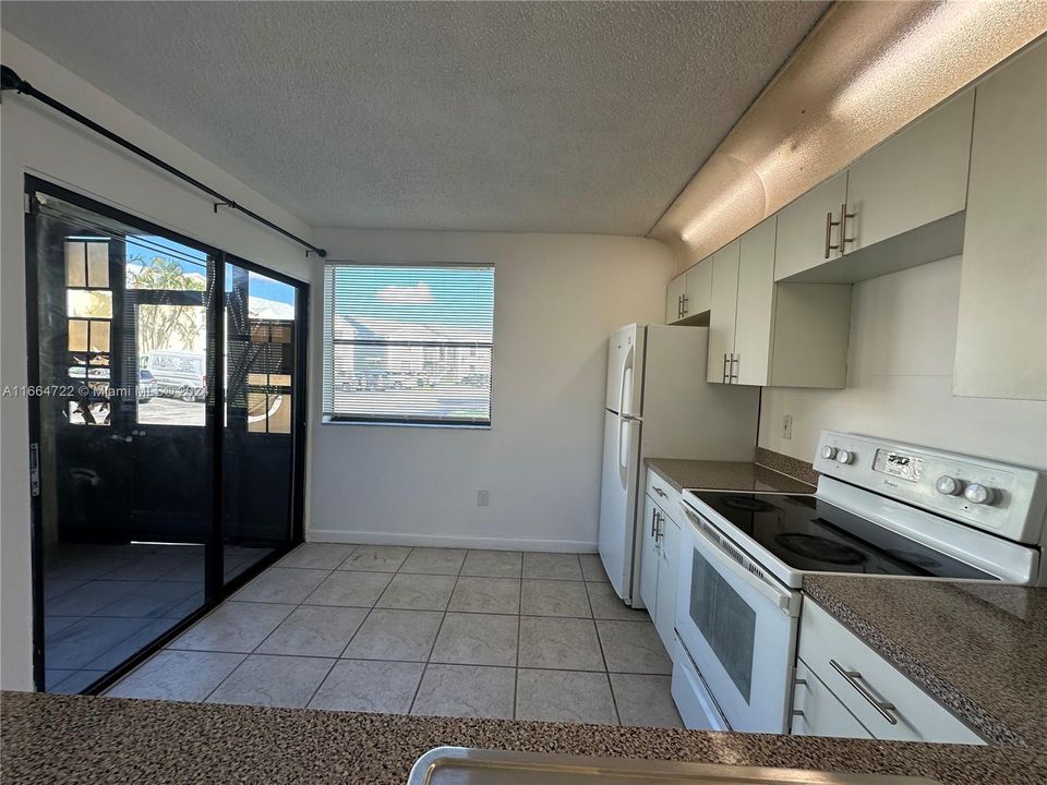 Active With Contract: $2,100 (3 beds, 2 baths, 1195 Square Feet)