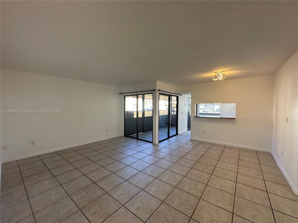 Active With Contract: $2,100 (3 beds, 2 baths, 1195 Square Feet)