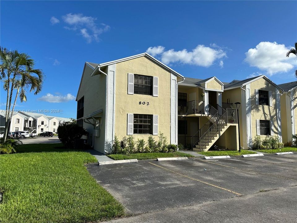 Active With Contract: $2,100 (3 beds, 2 baths, 1195 Square Feet)