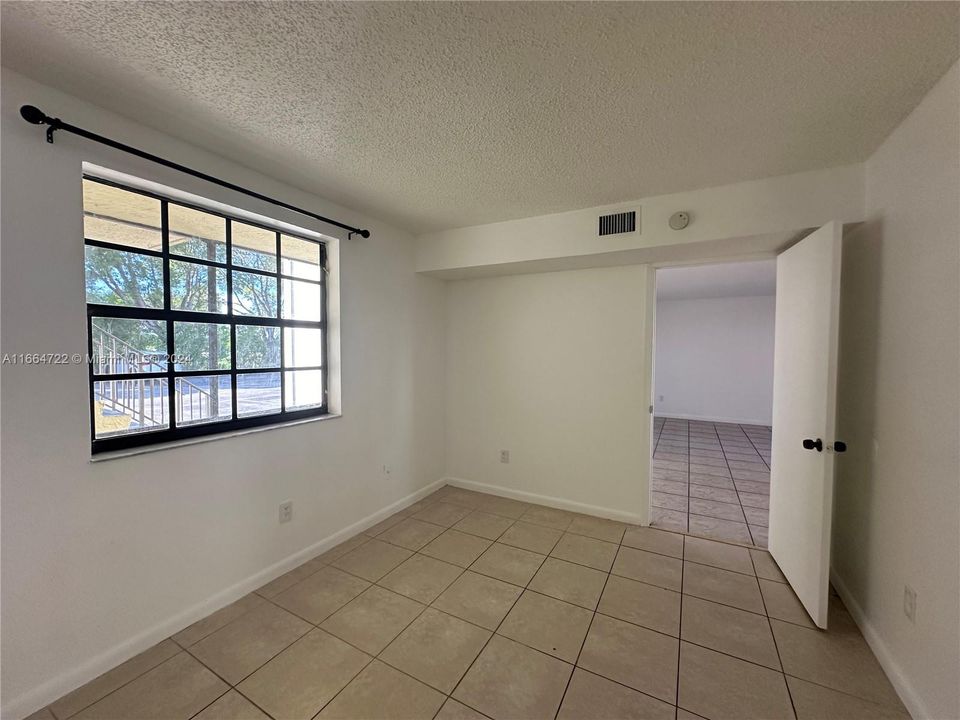 Active With Contract: $2,100 (3 beds, 2 baths, 1195 Square Feet)