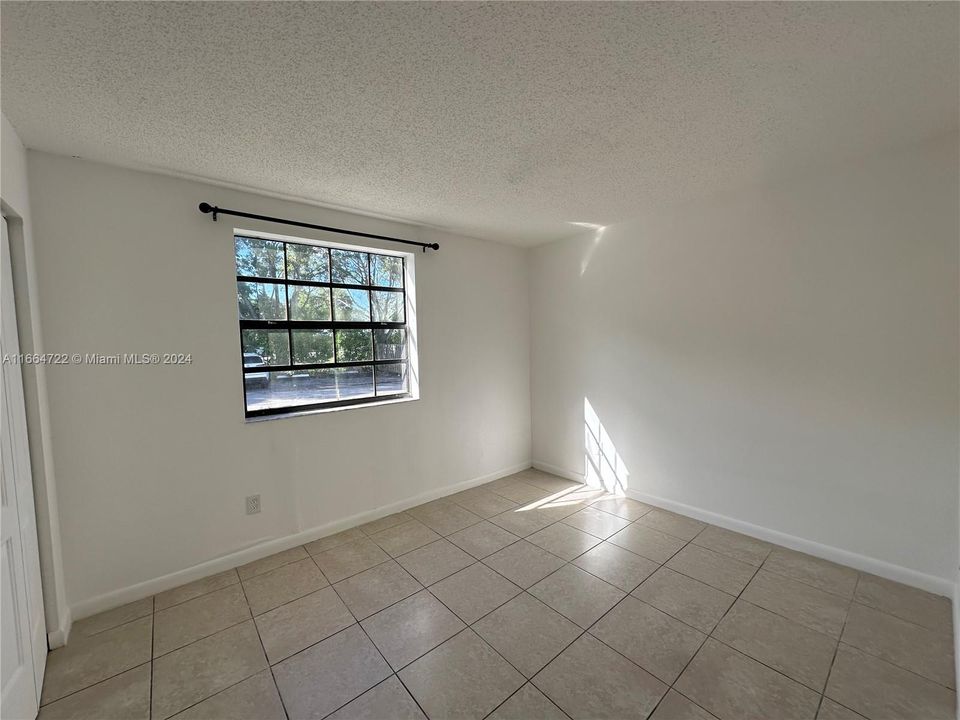 Active With Contract: $2,100 (3 beds, 2 baths, 1195 Square Feet)