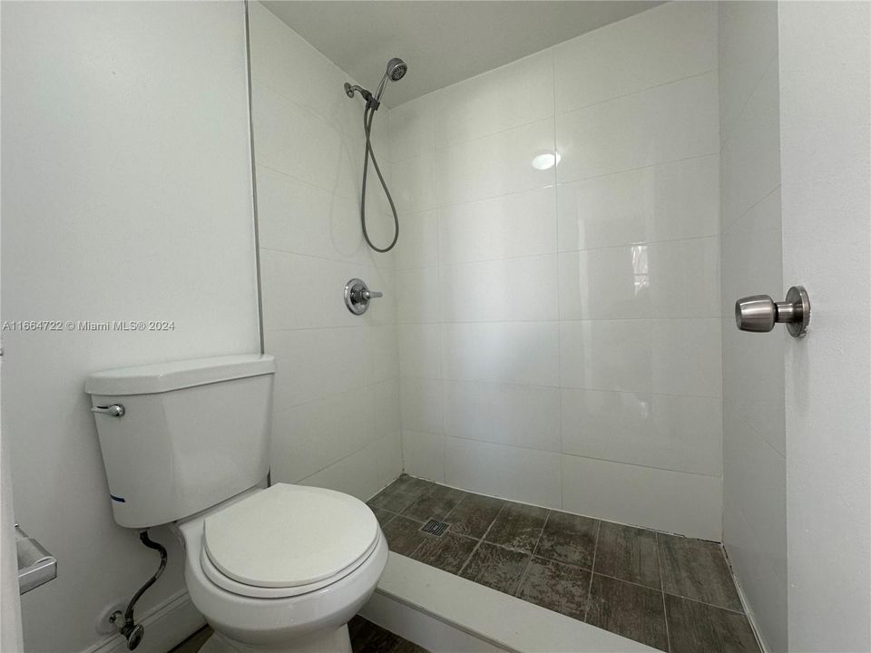 Active With Contract: $2,100 (3 beds, 2 baths, 1195 Square Feet)