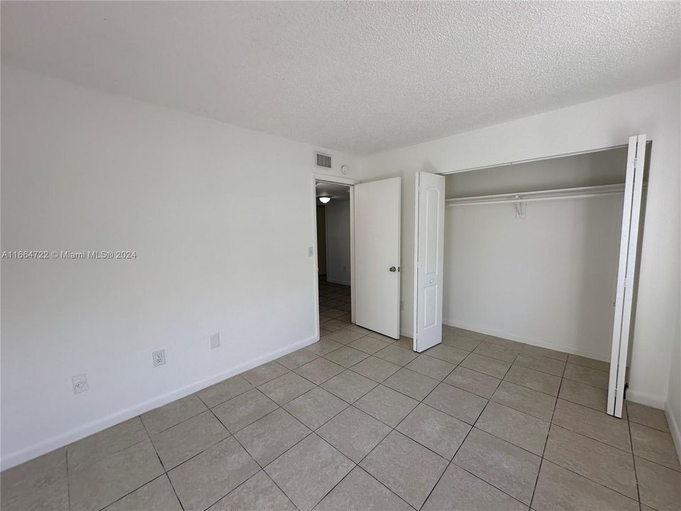 Active With Contract: $2,100 (3 beds, 2 baths, 1195 Square Feet)