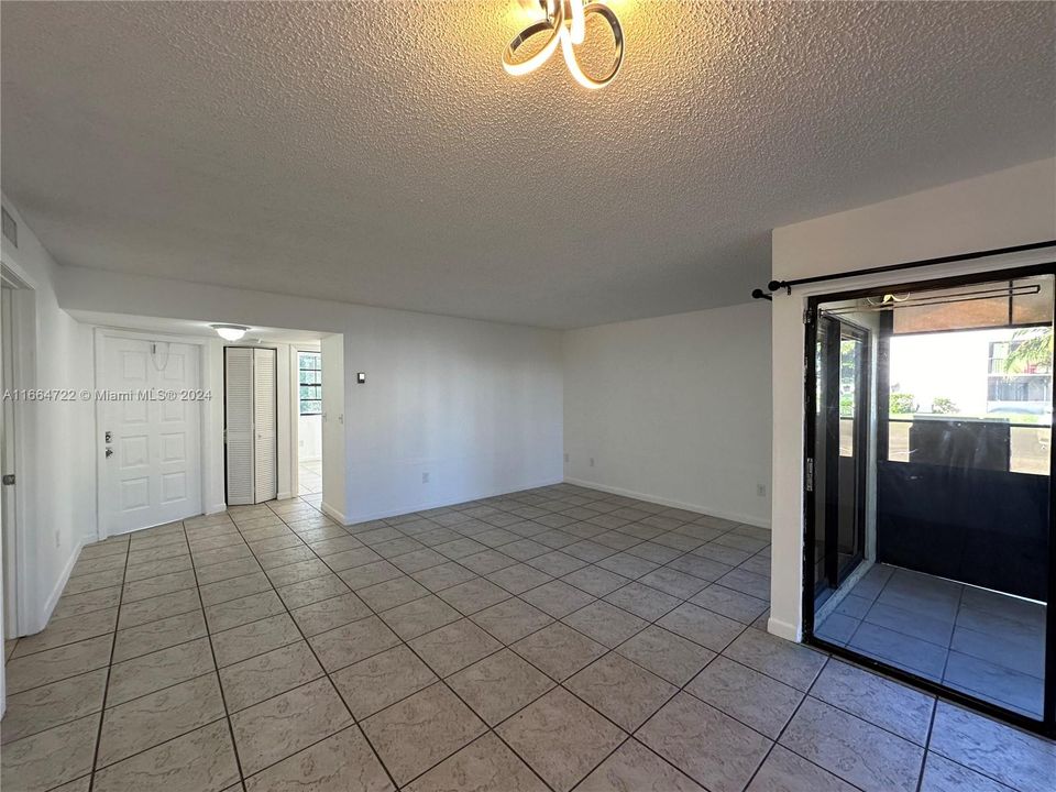 Active With Contract: $2,100 (3 beds, 2 baths, 1195 Square Feet)