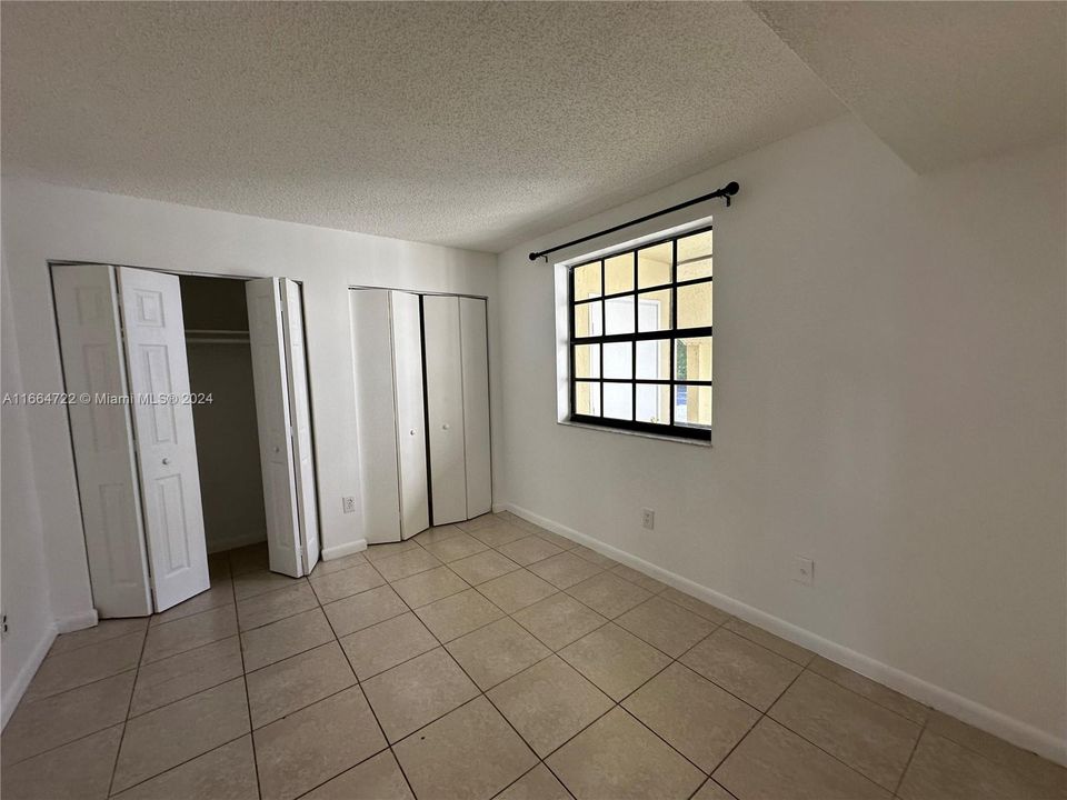 Active With Contract: $2,100 (3 beds, 2 baths, 1195 Square Feet)