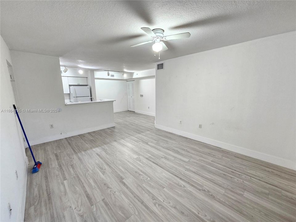 For Rent: $2,000 (2 beds, 2 baths, 895 Square Feet)