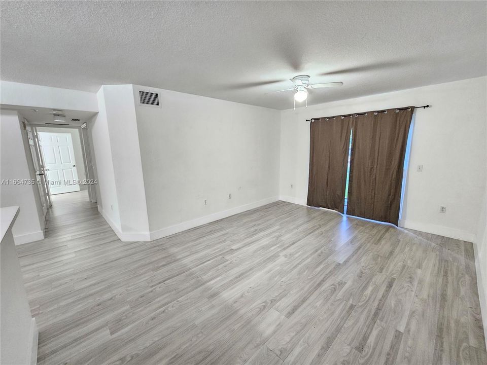 For Rent: $2,000 (2 beds, 2 baths, 895 Square Feet)