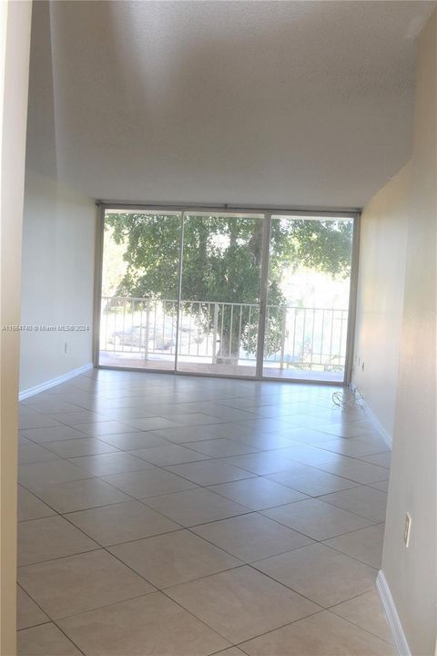 For Rent: $2,400 (2 beds, 2 baths, 1253 Square Feet)