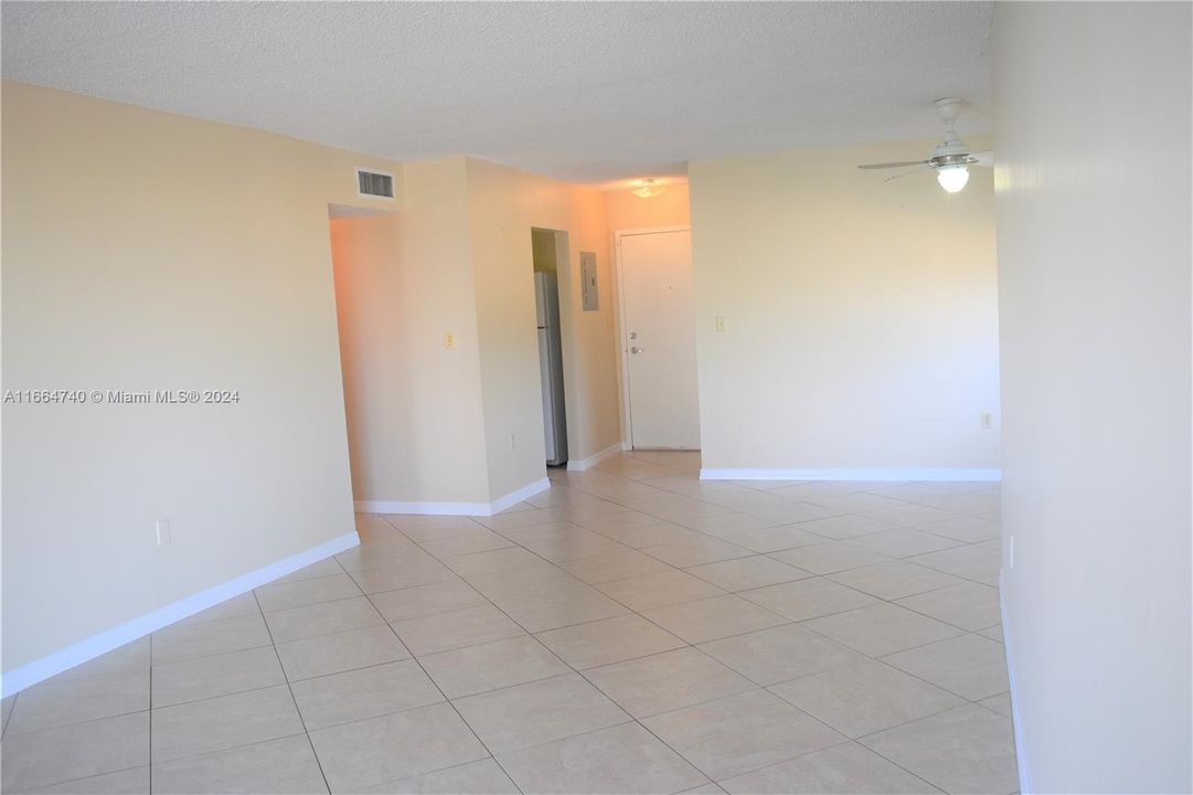 For Rent: $2,400 (2 beds, 2 baths, 1253 Square Feet)