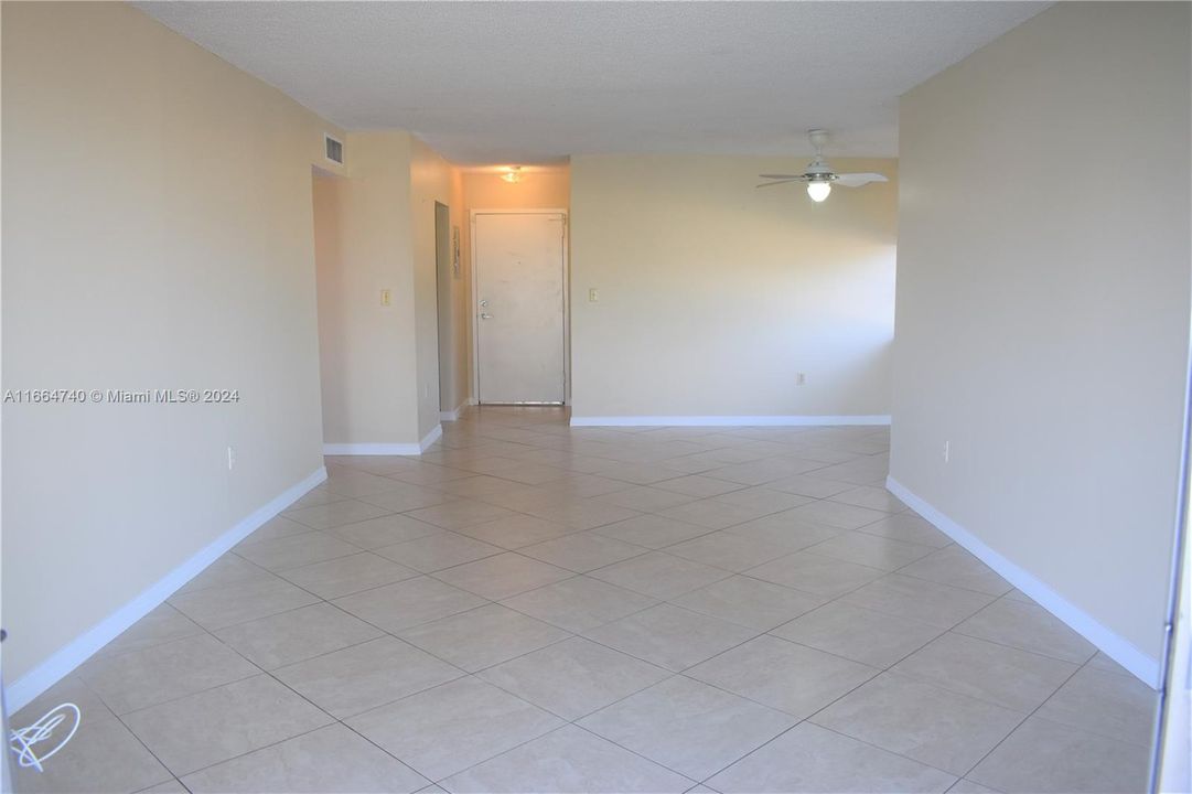 For Rent: $2,400 (2 beds, 2 baths, 1253 Square Feet)