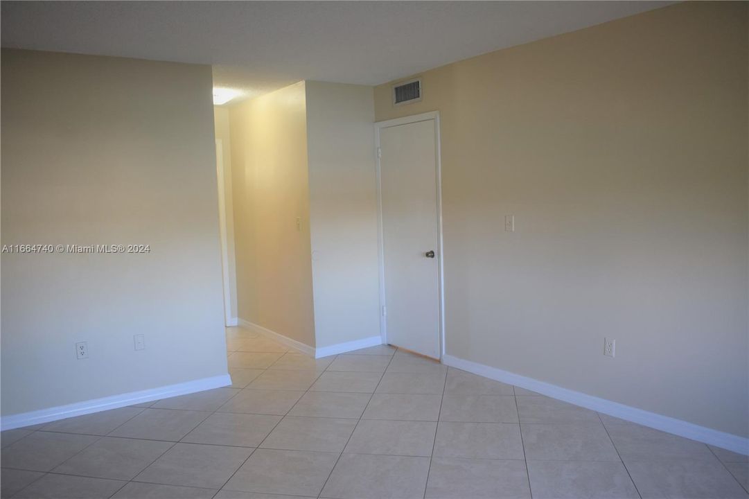 For Rent: $2,400 (2 beds, 2 baths, 1253 Square Feet)