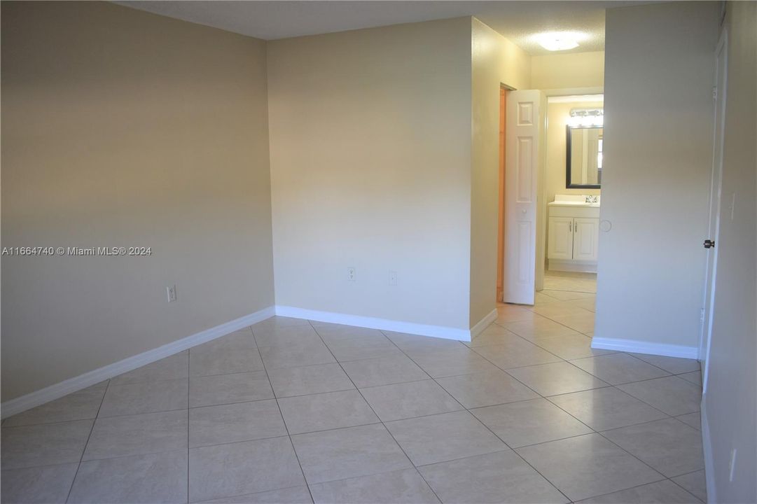 For Rent: $2,400 (2 beds, 2 baths, 1253 Square Feet)