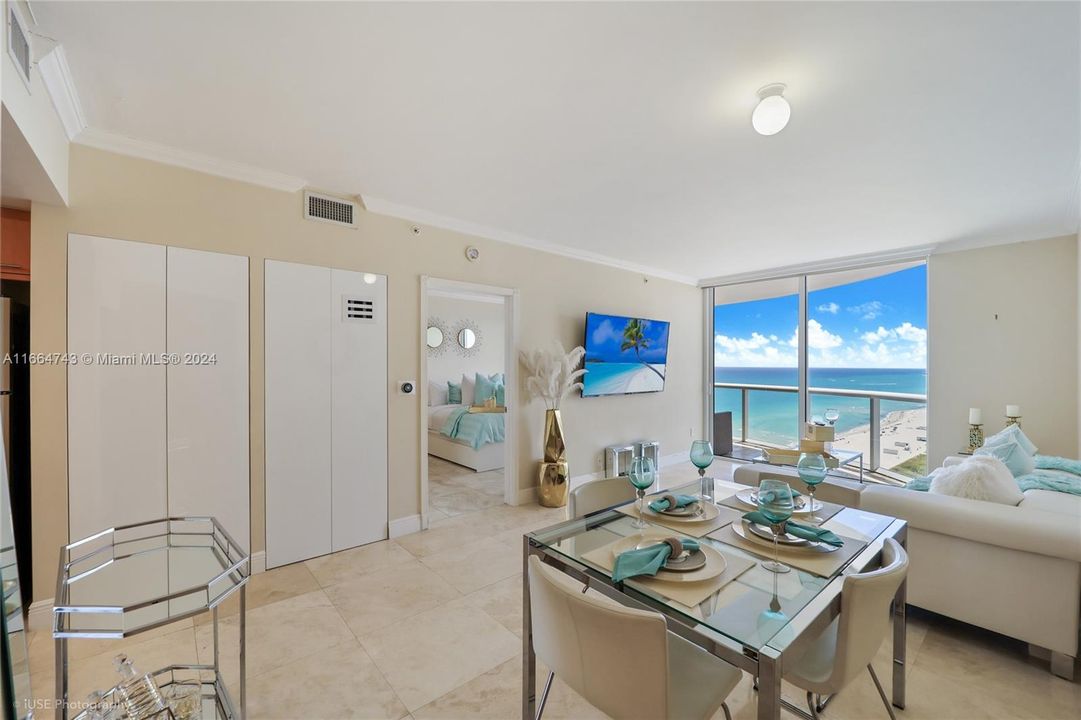 For Sale: $975,000 (1 beds, 1 baths, 808 Square Feet)