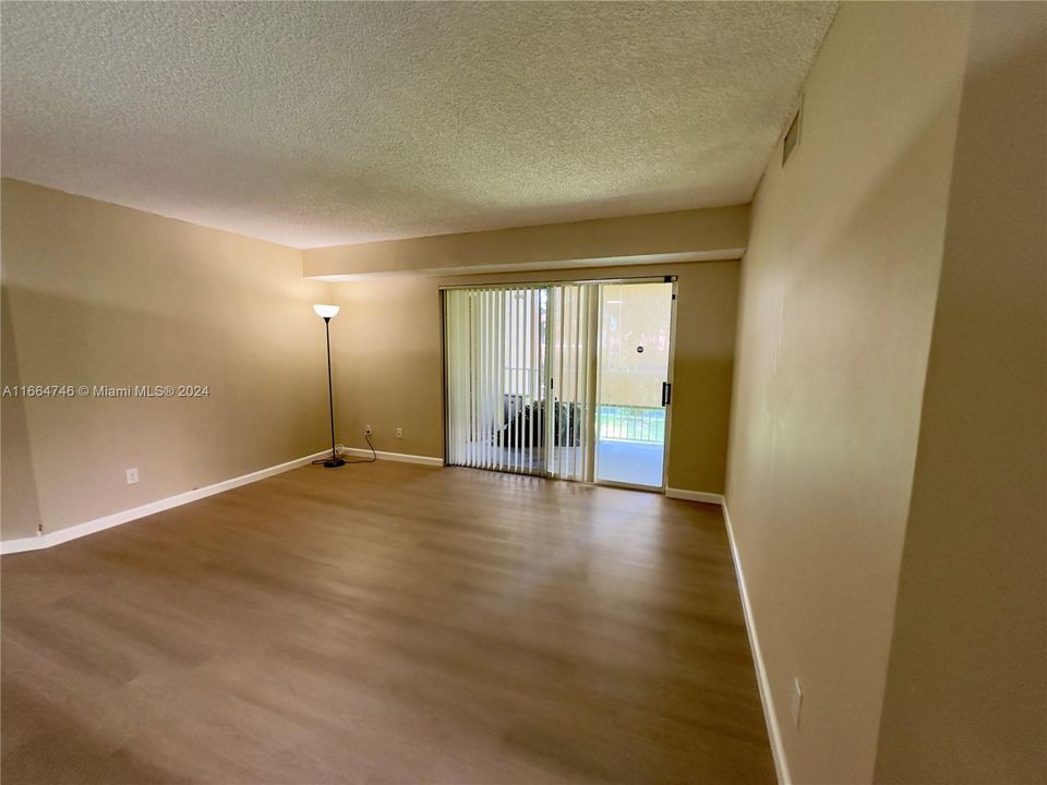 For Sale: $340,000 (3 beds, 2 baths, 1190 Square Feet)