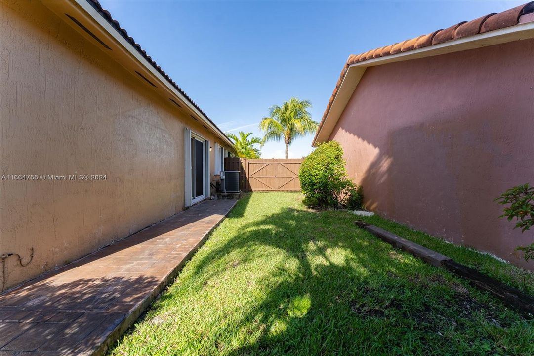 For Sale: $575,000 (3 beds, 2 baths, 1335 Square Feet)