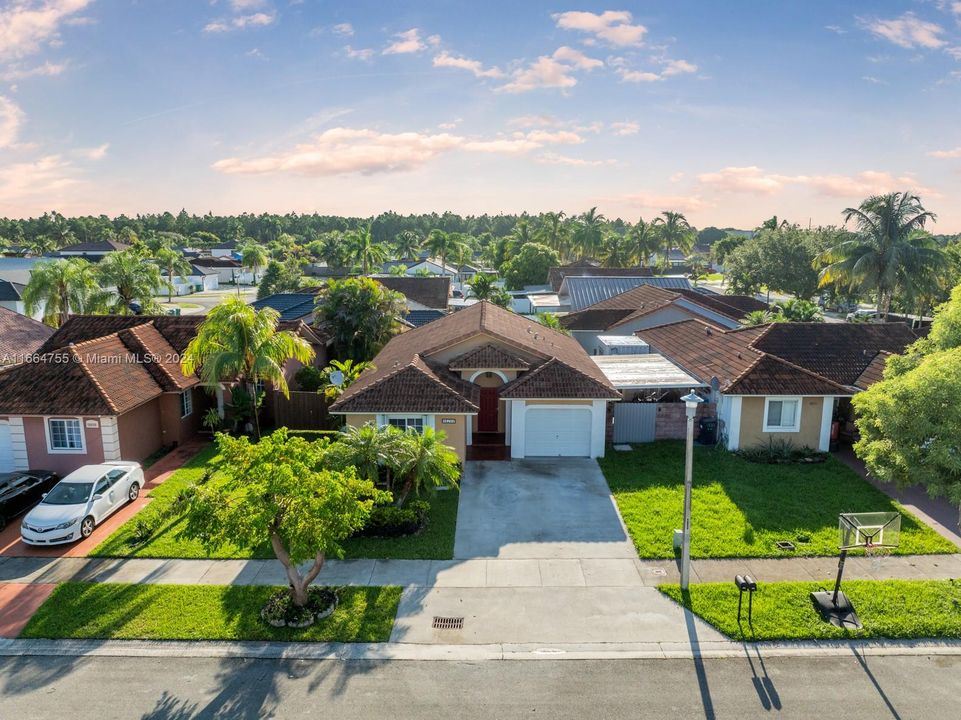 For Sale: $575,000 (3 beds, 2 baths, 1335 Square Feet)