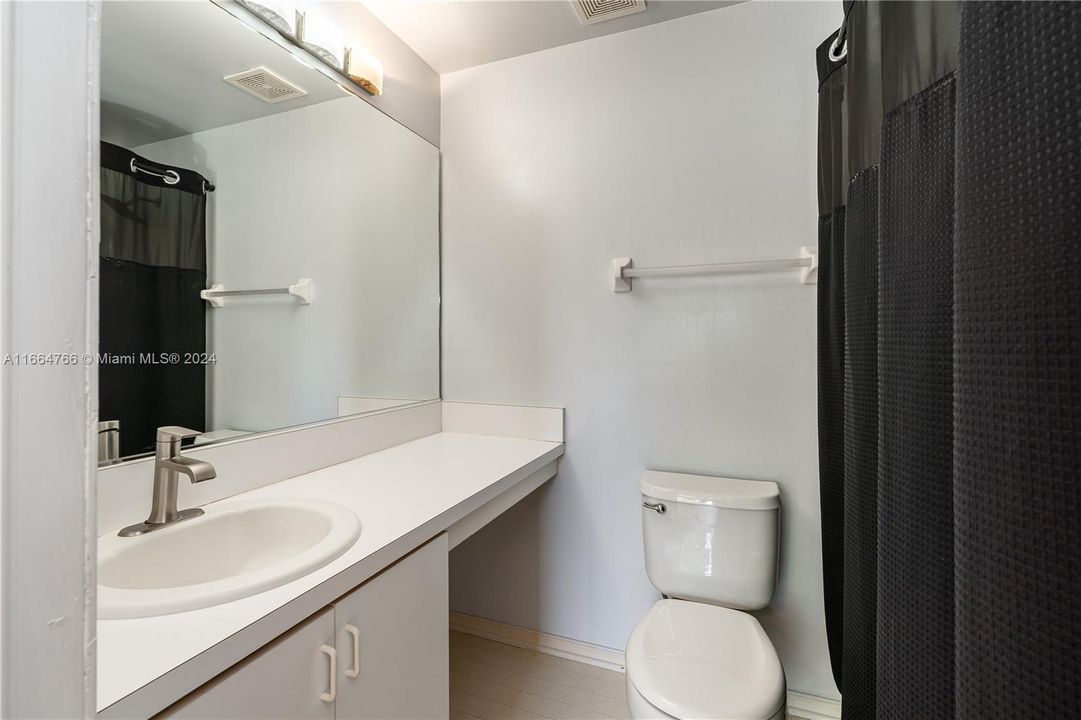 For Sale: $375,000 (2 beds, 2 baths, 1110 Square Feet)