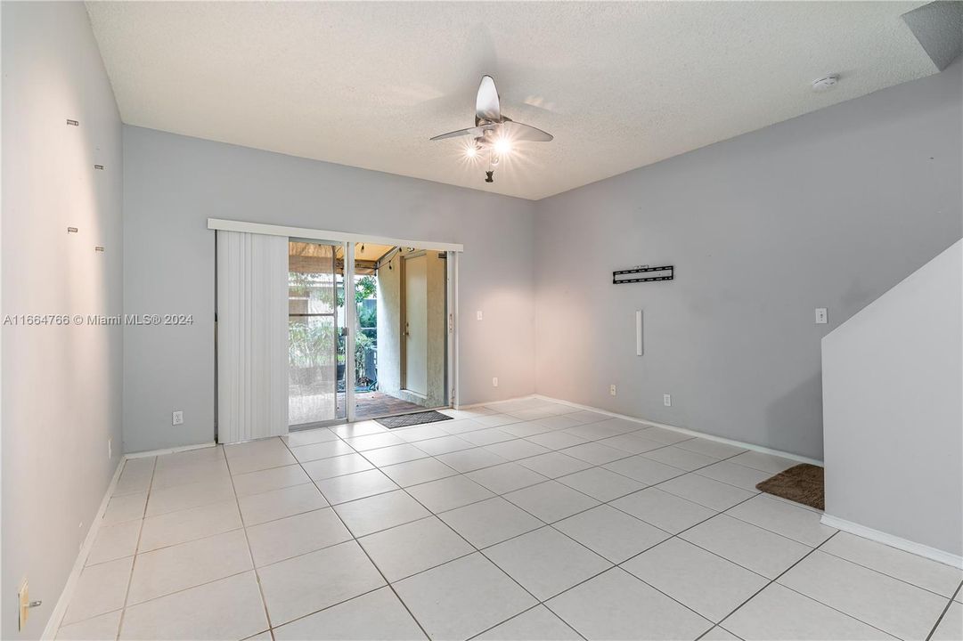 For Sale: $375,000 (2 beds, 2 baths, 1110 Square Feet)