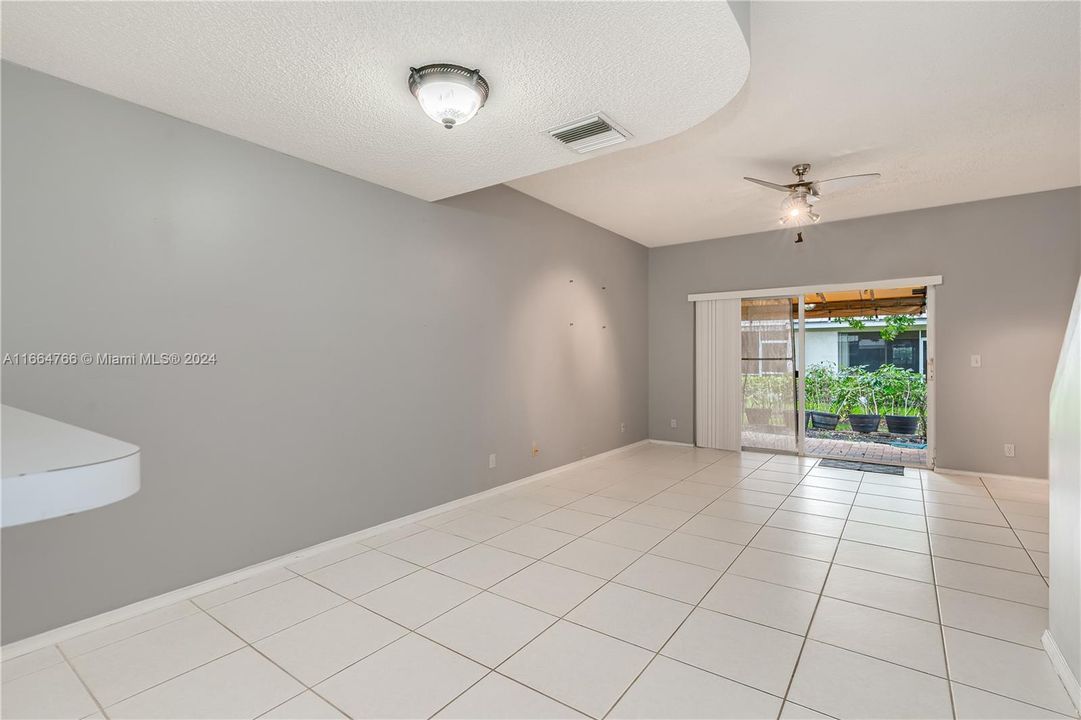 For Sale: $375,000 (2 beds, 2 baths, 1110 Square Feet)