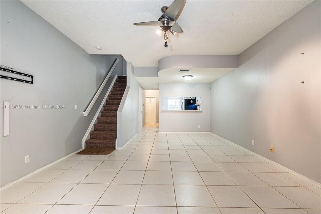 For Sale: $375,000 (2 beds, 2 baths, 1110 Square Feet)