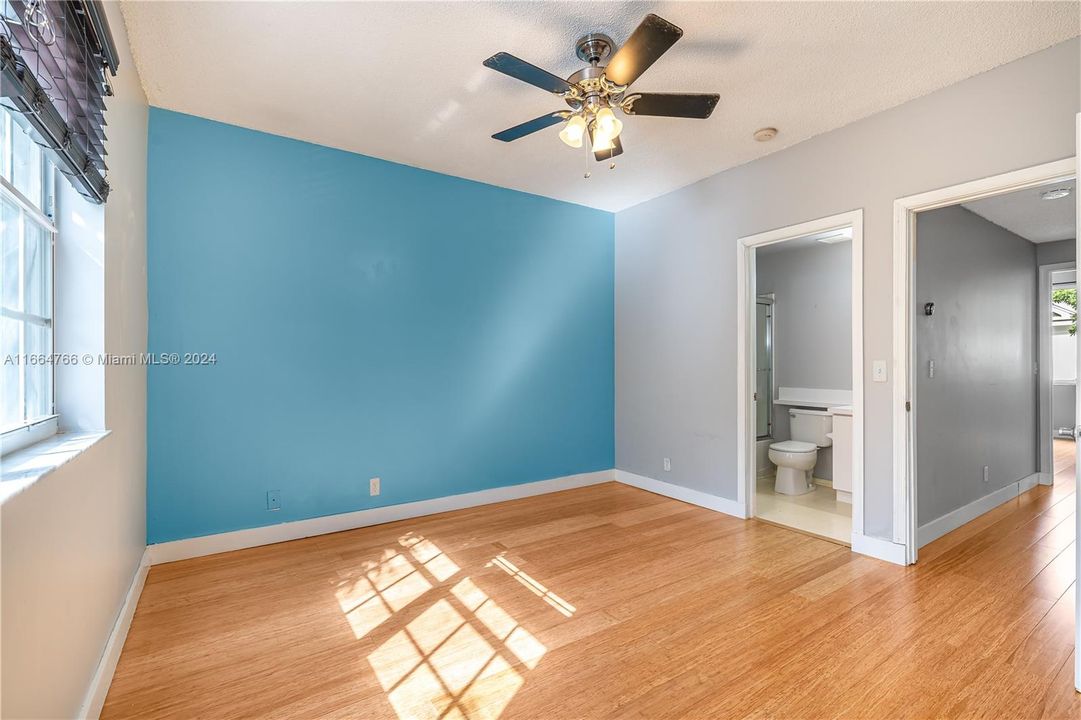 For Sale: $375,000 (2 beds, 2 baths, 1110 Square Feet)