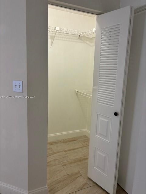 For Rent: $1,800 (1 beds, 1 baths, 816 Square Feet)