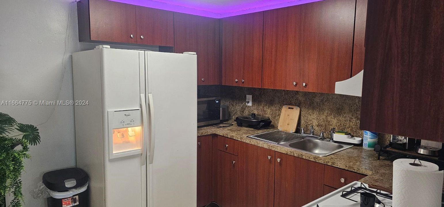 En Venta: $220,000 (2 camas, 2 baños, 915 Pies cuadrados)