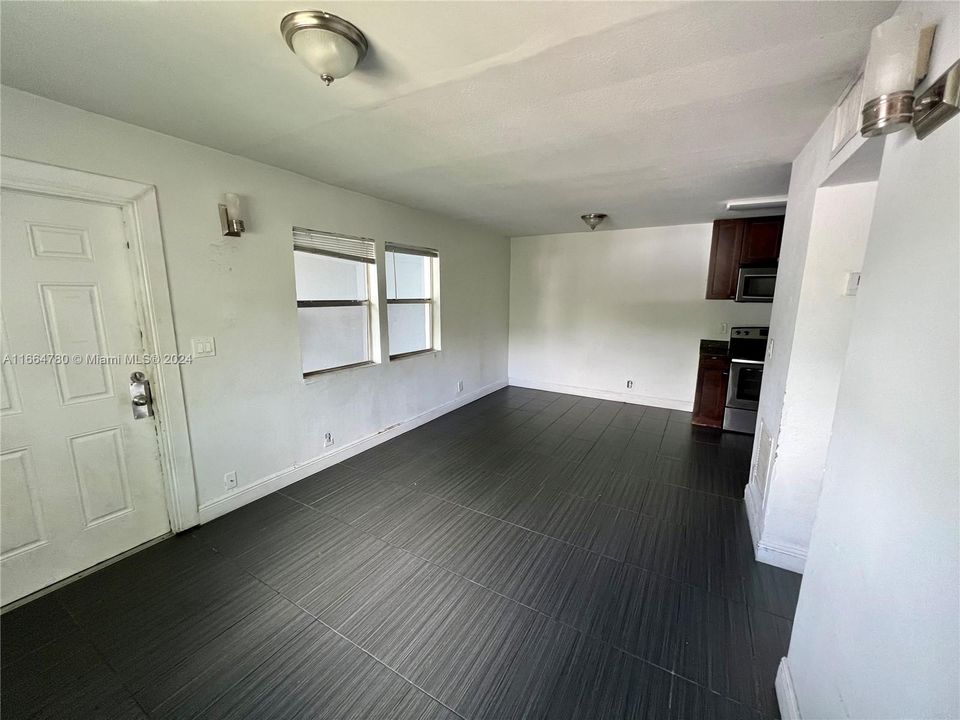 For Rent: $1,600 (1 beds, 1 baths, 12374 Square Feet)