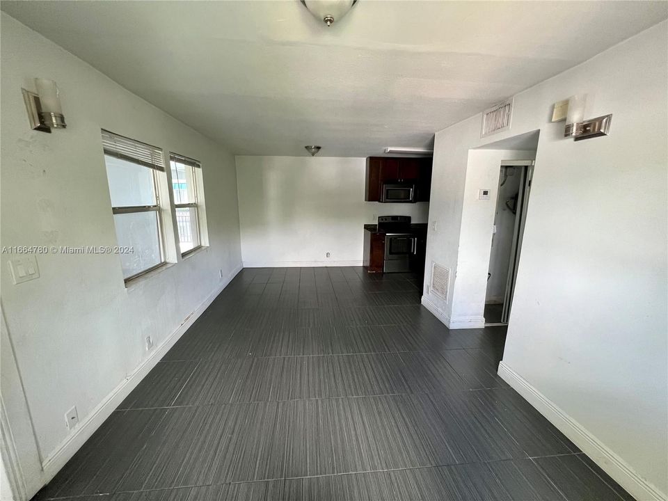 For Rent: $1,600 (1 beds, 1 baths, 12374 Square Feet)