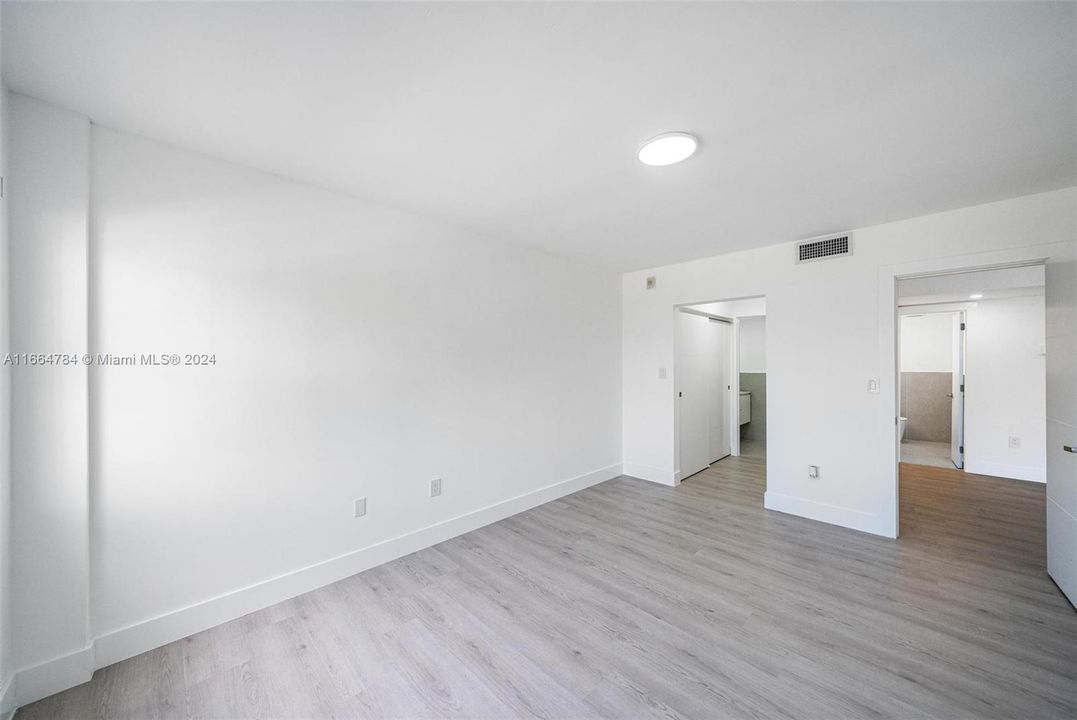 For Sale: $369,000 (1 beds, 1 baths, 792 Square Feet)