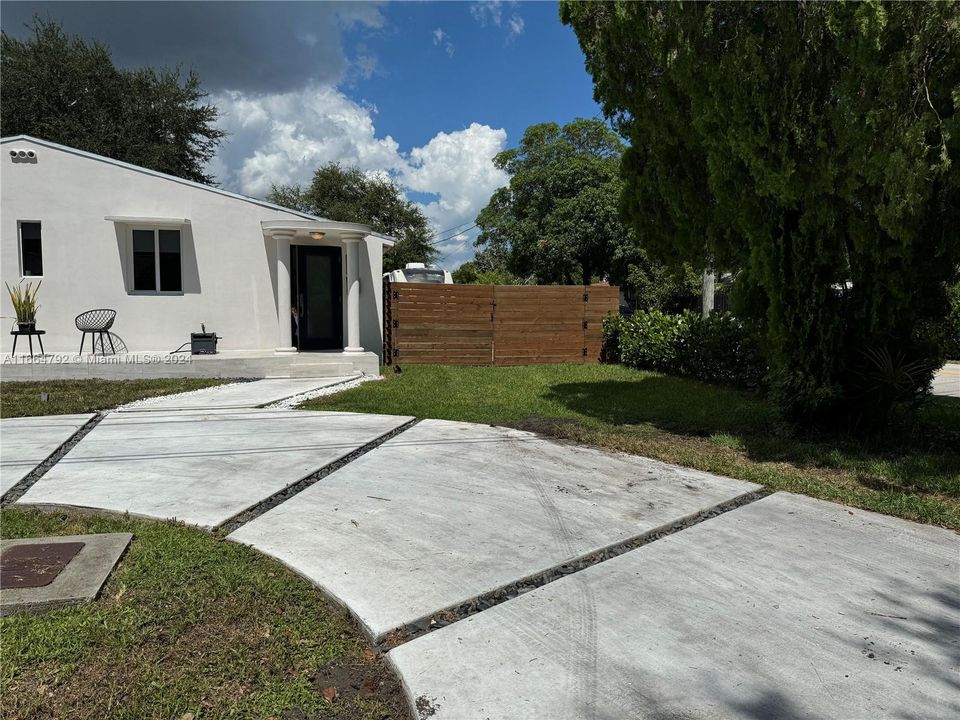 For Sale: $920,000 (3 beds, 2 baths, 1848 Square Feet)