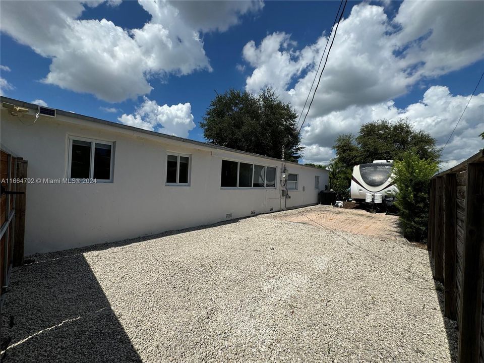 For Sale: $920,000 (3 beds, 2 baths, 1848 Square Feet)