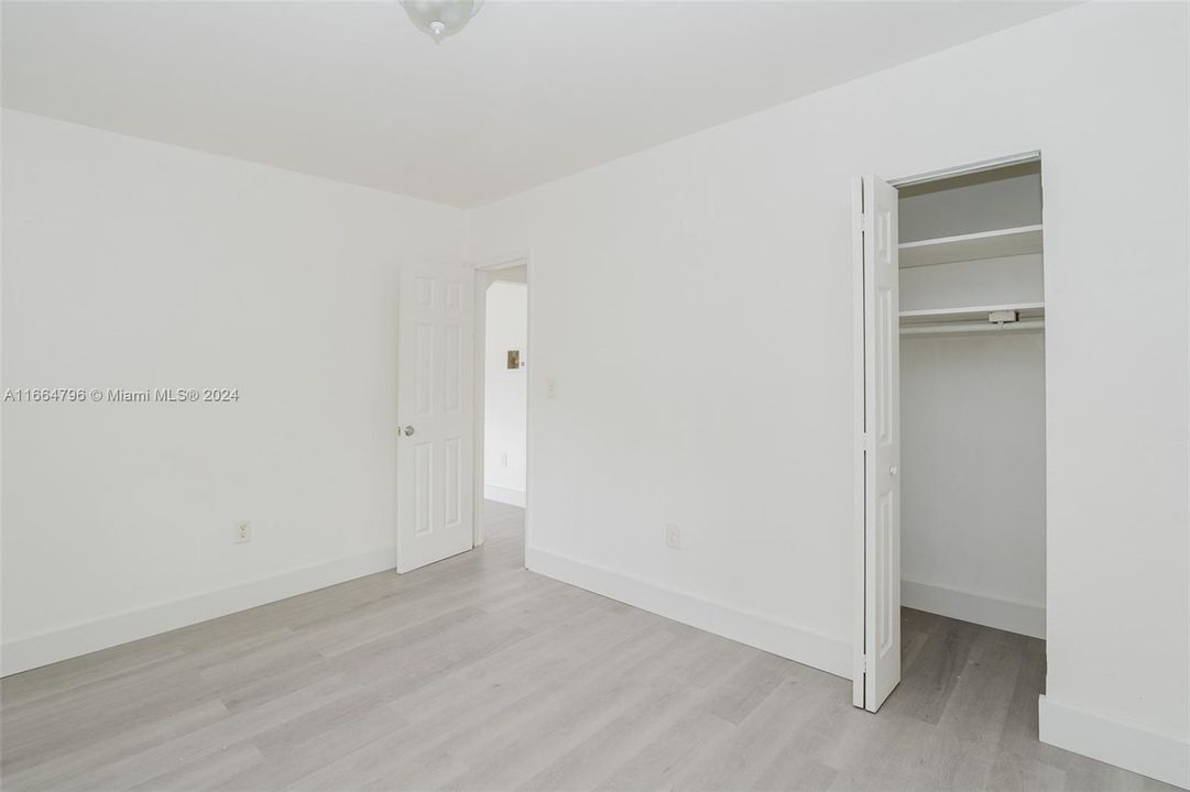 Active With Contract: $2,200 (2 beds, 1 baths, 707 Square Feet)