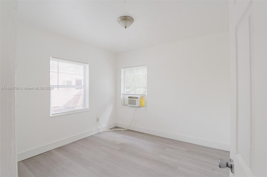 Active With Contract: $2,200 (2 beds, 1 baths, 707 Square Feet)