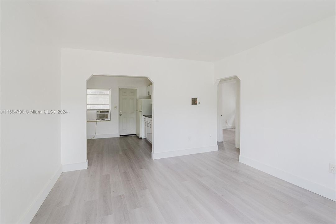 Active With Contract: $2,200 (2 beds, 1 baths, 707 Square Feet)