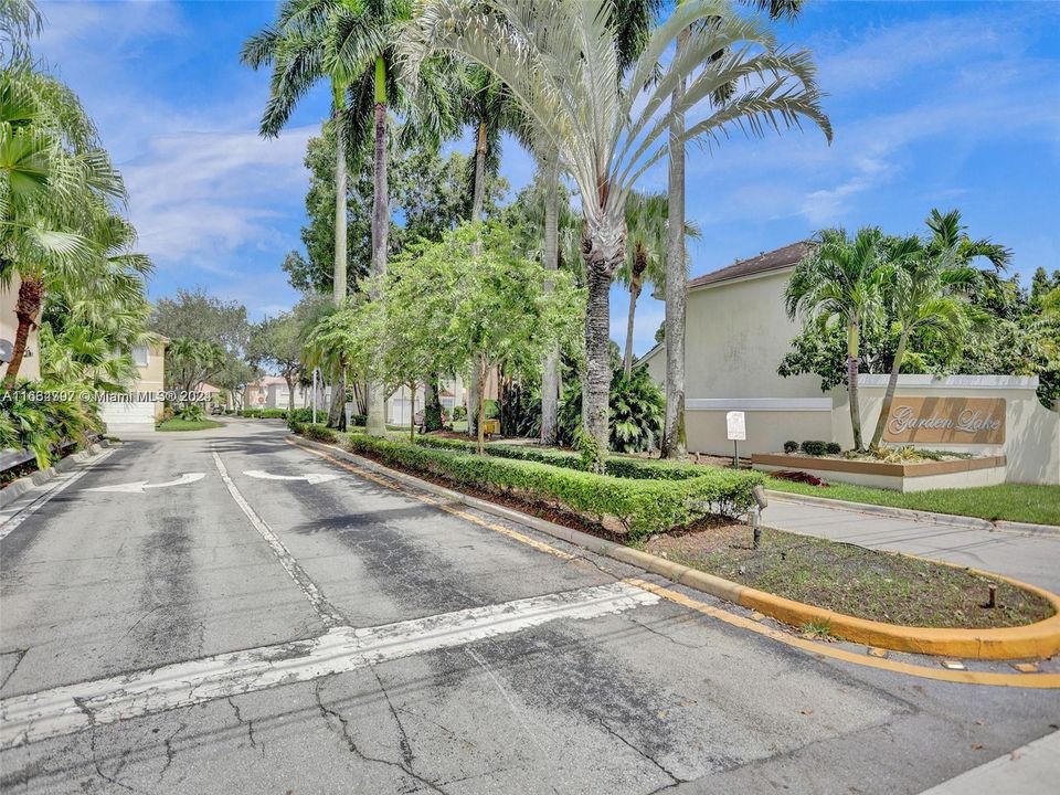 For Sale: $615,000 (3 beds, 2 baths, 1600 Square Feet)