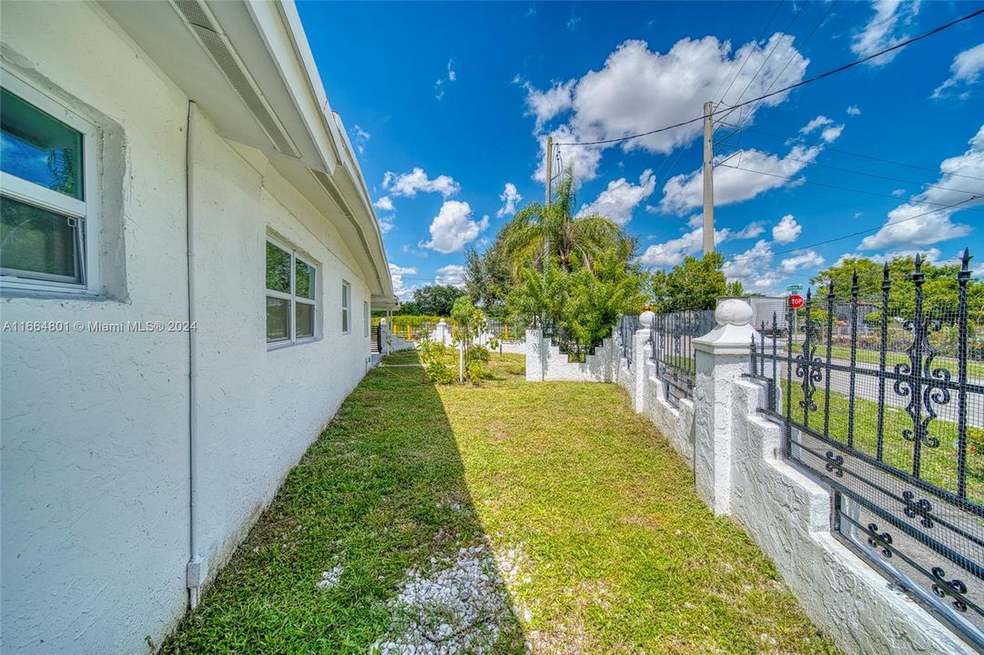 For Sale: $475,000 (3 beds, 2 baths, 1632 Square Feet)